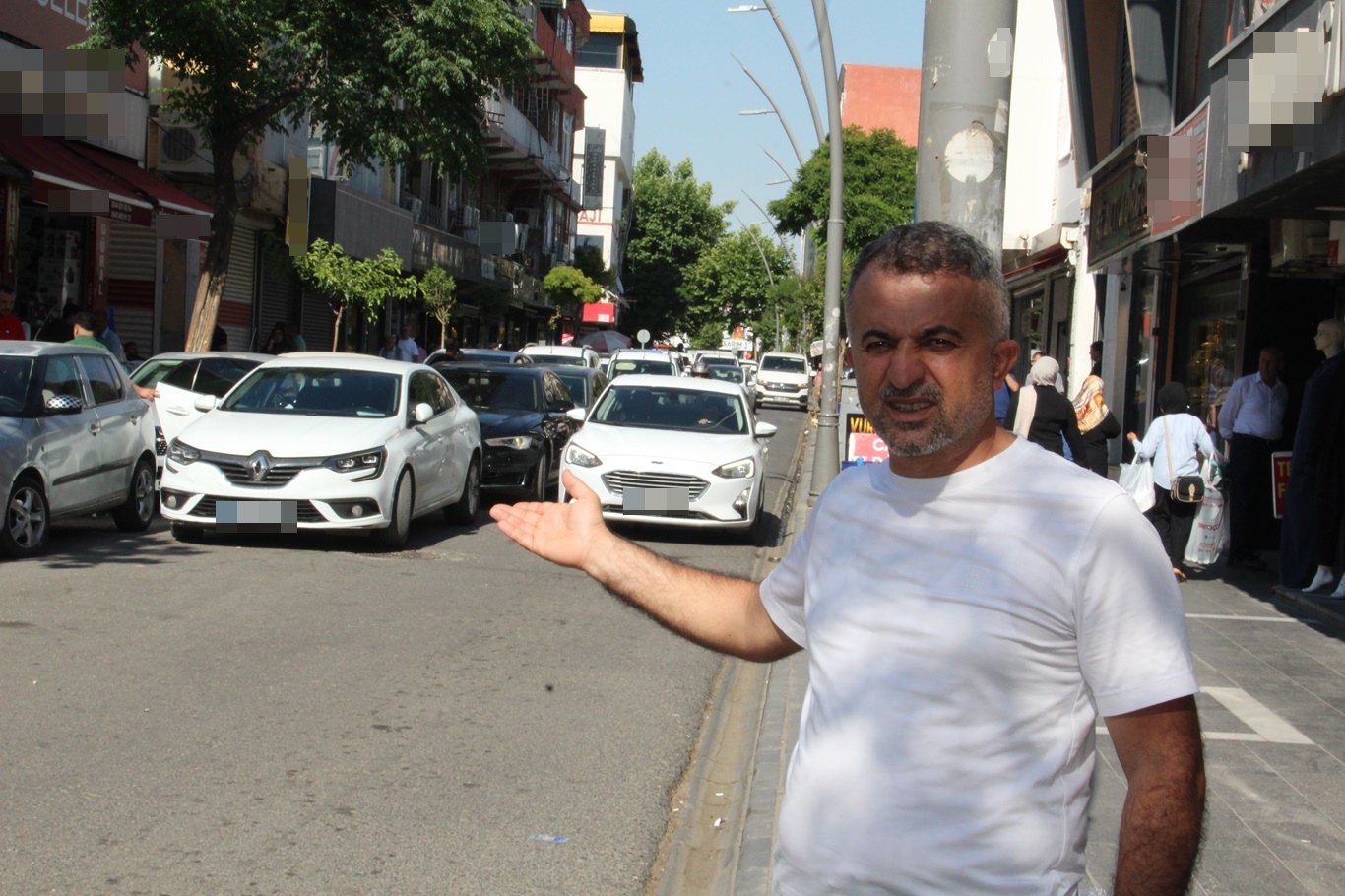 Trafik ve park sorunu ticareti vuruyor