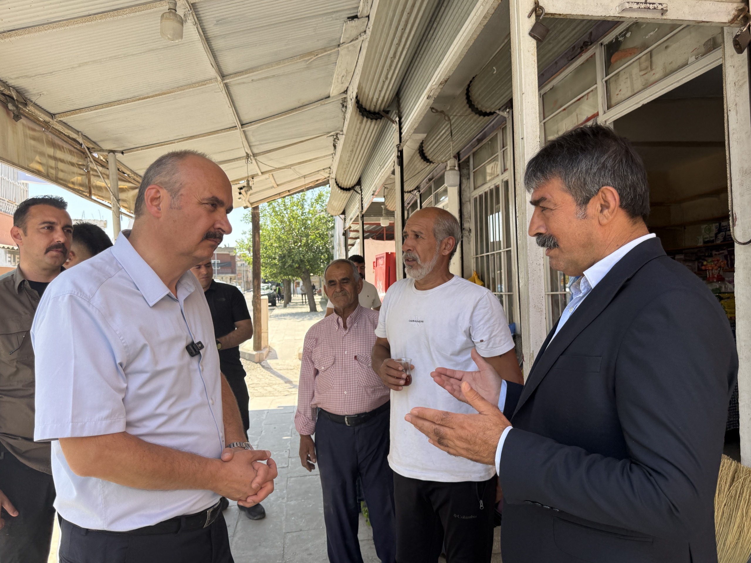 Vali Canalp, esnaf ve vatandaşlarla buluştu