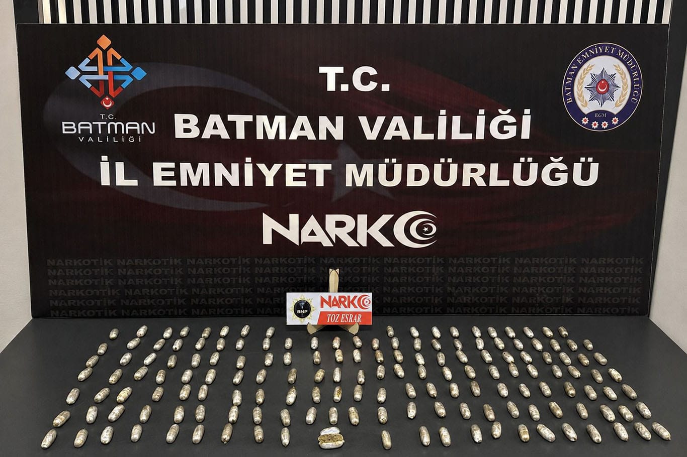 Uyuşturucuyu midesinde taşıdı