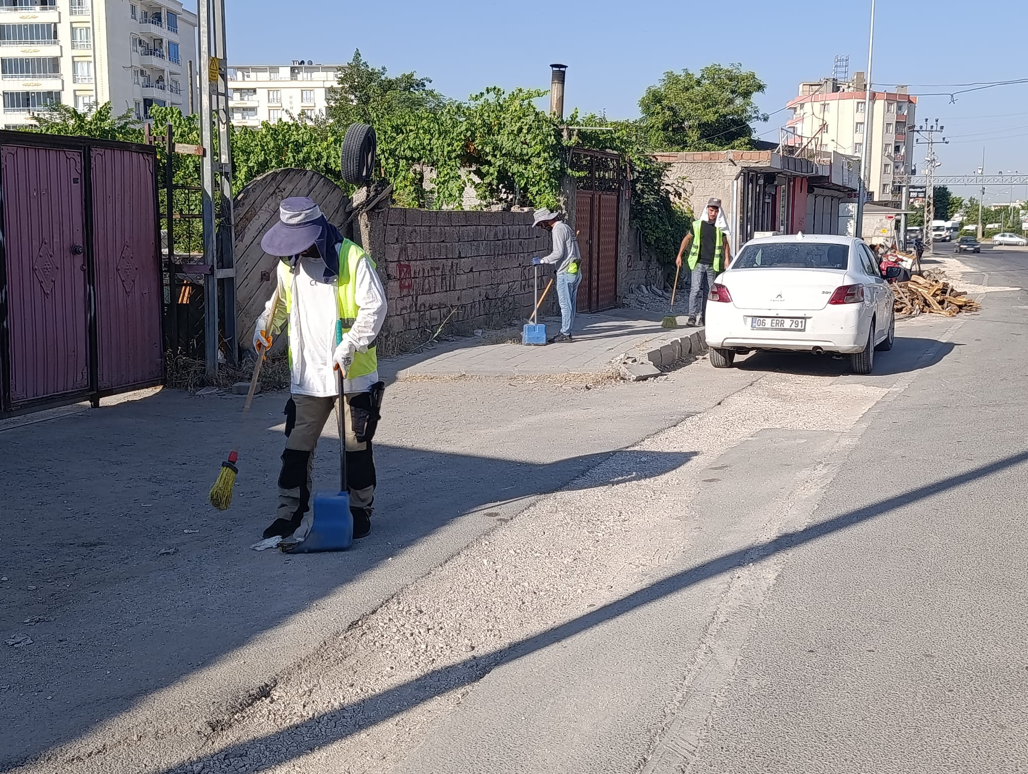 15 Kişilik ekipler sahada