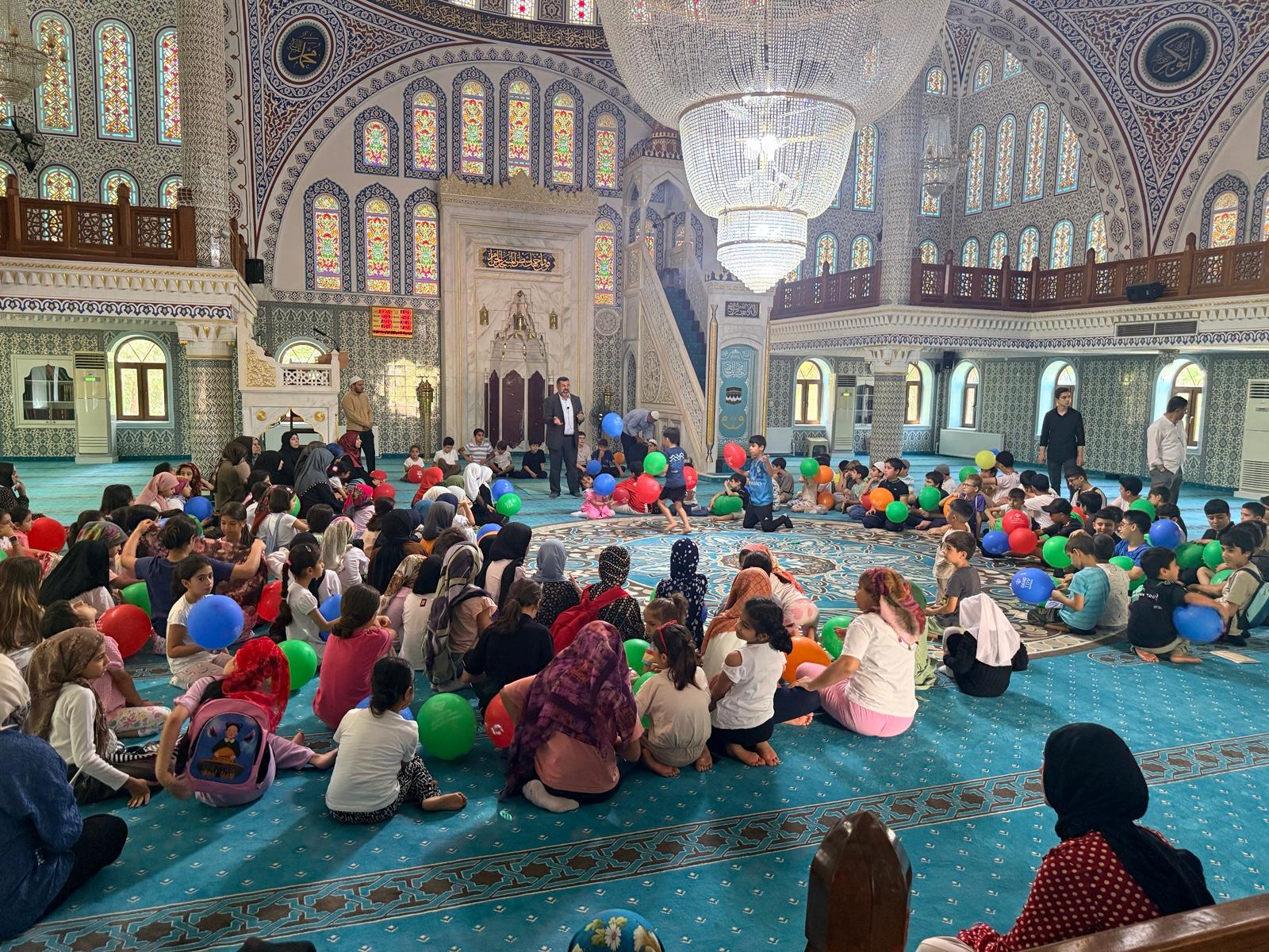 Camiler çocuk sesleriyle şenlendi