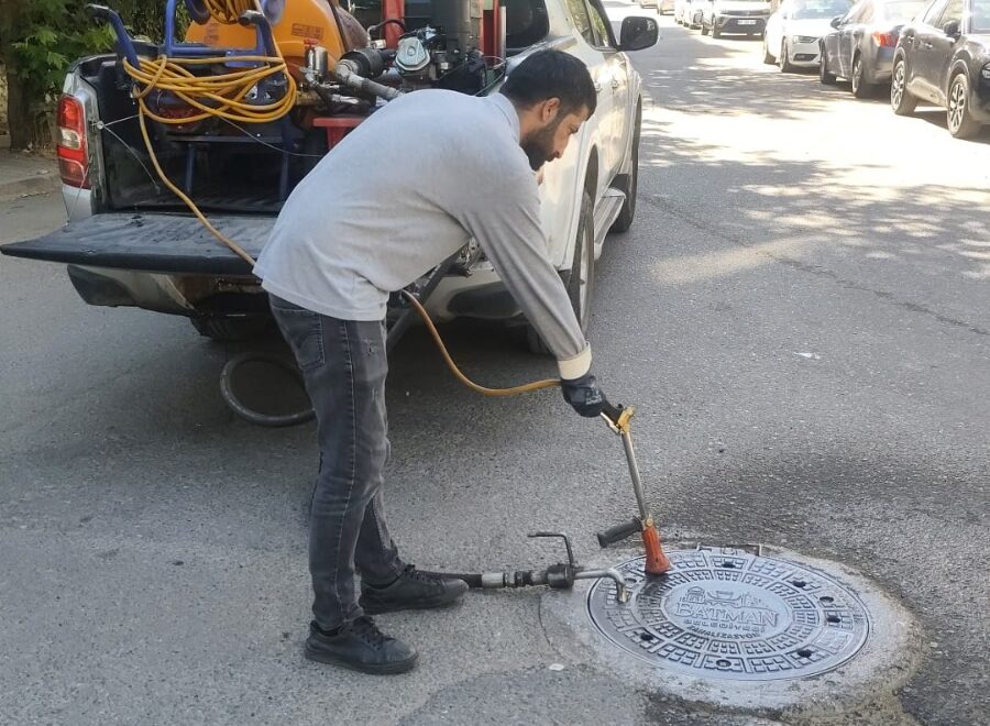 Haşerelere karşı yoğun mesai