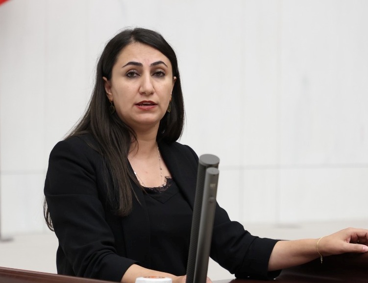 “Hukukçuların önündeki sınav engeli kaldırılmalı”