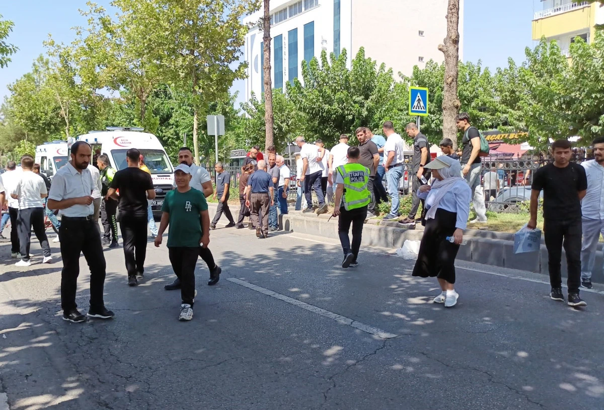 Karşıya geçmek isterken otomobil çarptı