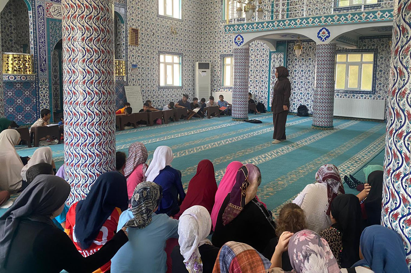Küçük öğrencilere ağız bakımı eğitimi