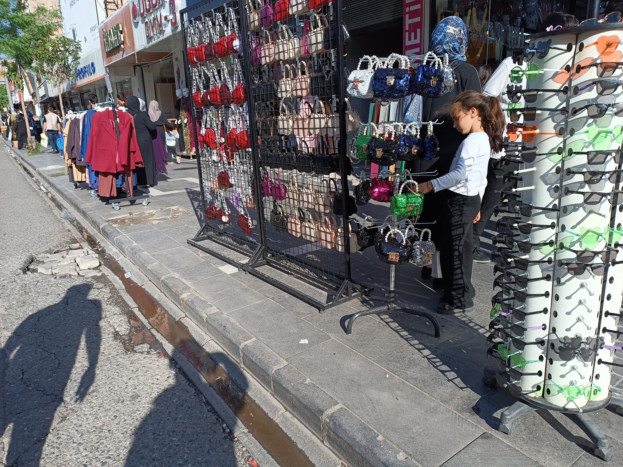 Renkli tezgahlar ilgi odağı oldu