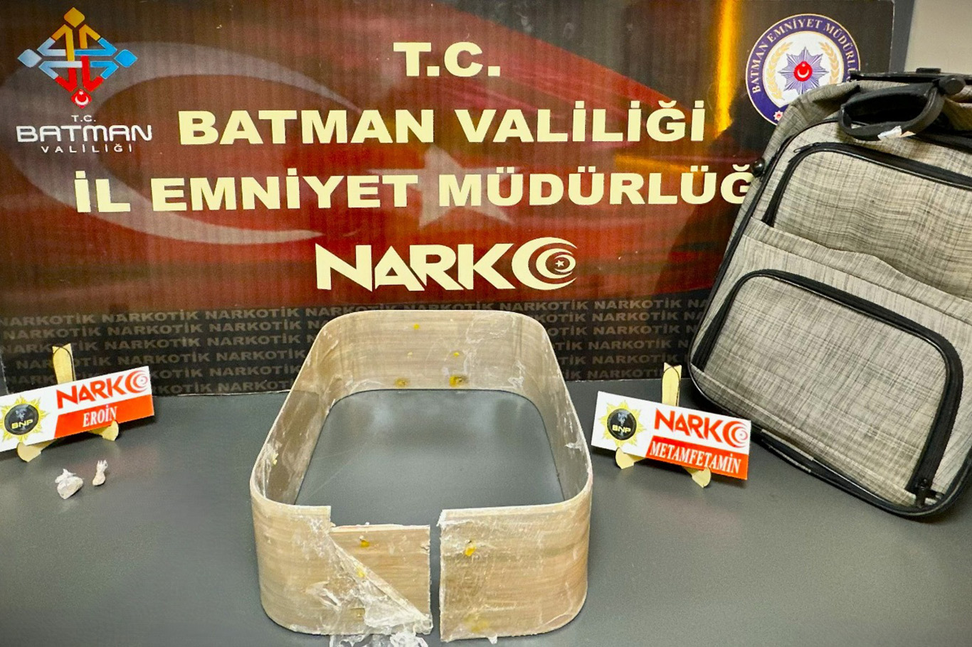 Valize emdirilmiş zehir ele geçirildi