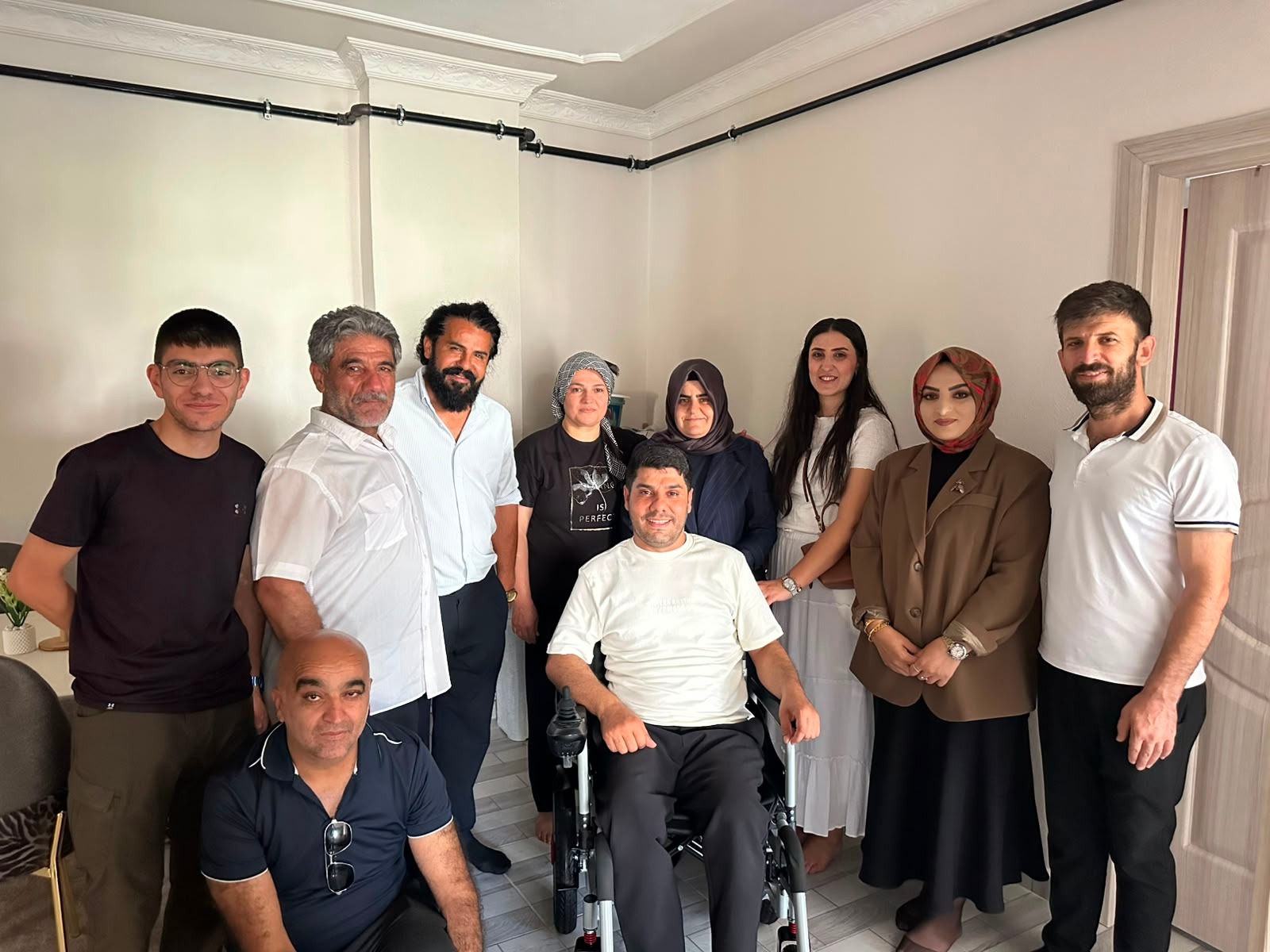 Engellilere akülü sandalye desteği