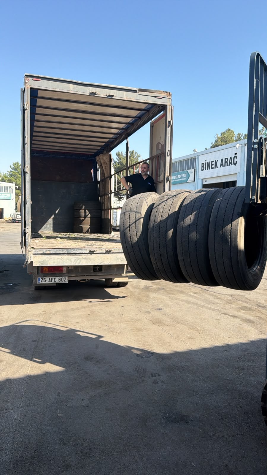 Atık lastikler geri dönüşüme kazandırıldı