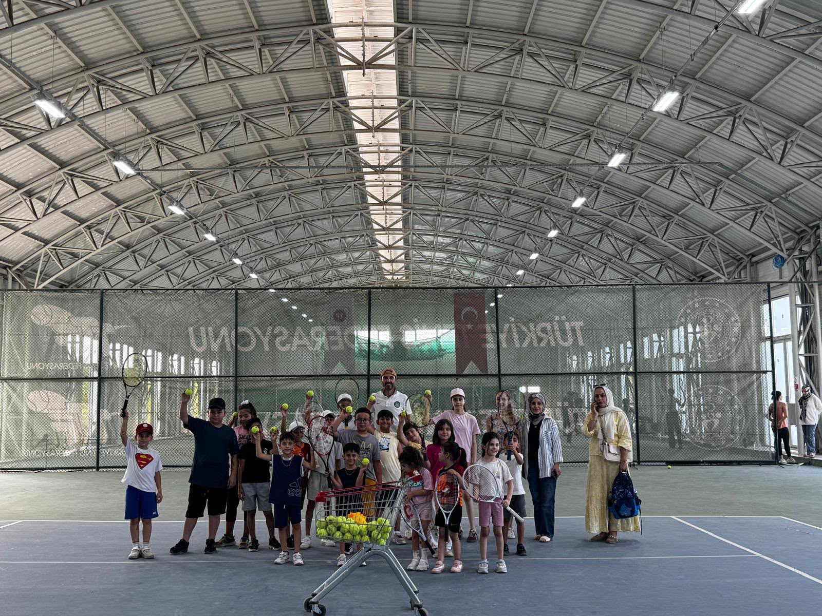 Ücretsiz Yaz Spor Kurslarında Tenis Coşkusu