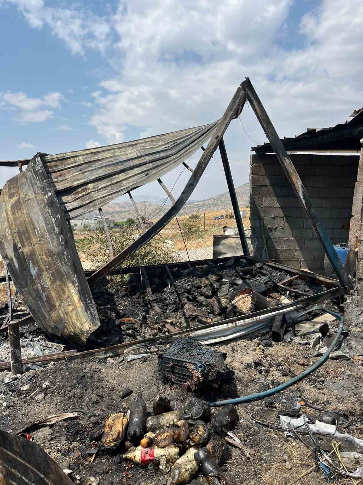 Alevler evi ve traktörü teslim aldı