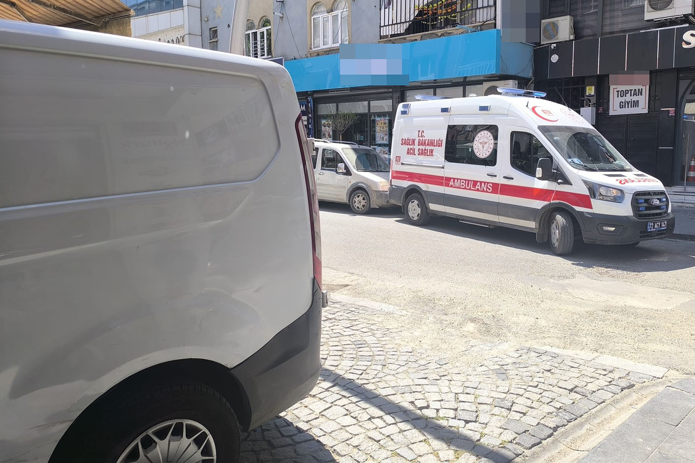 Ambulans mahalleye giremedi!