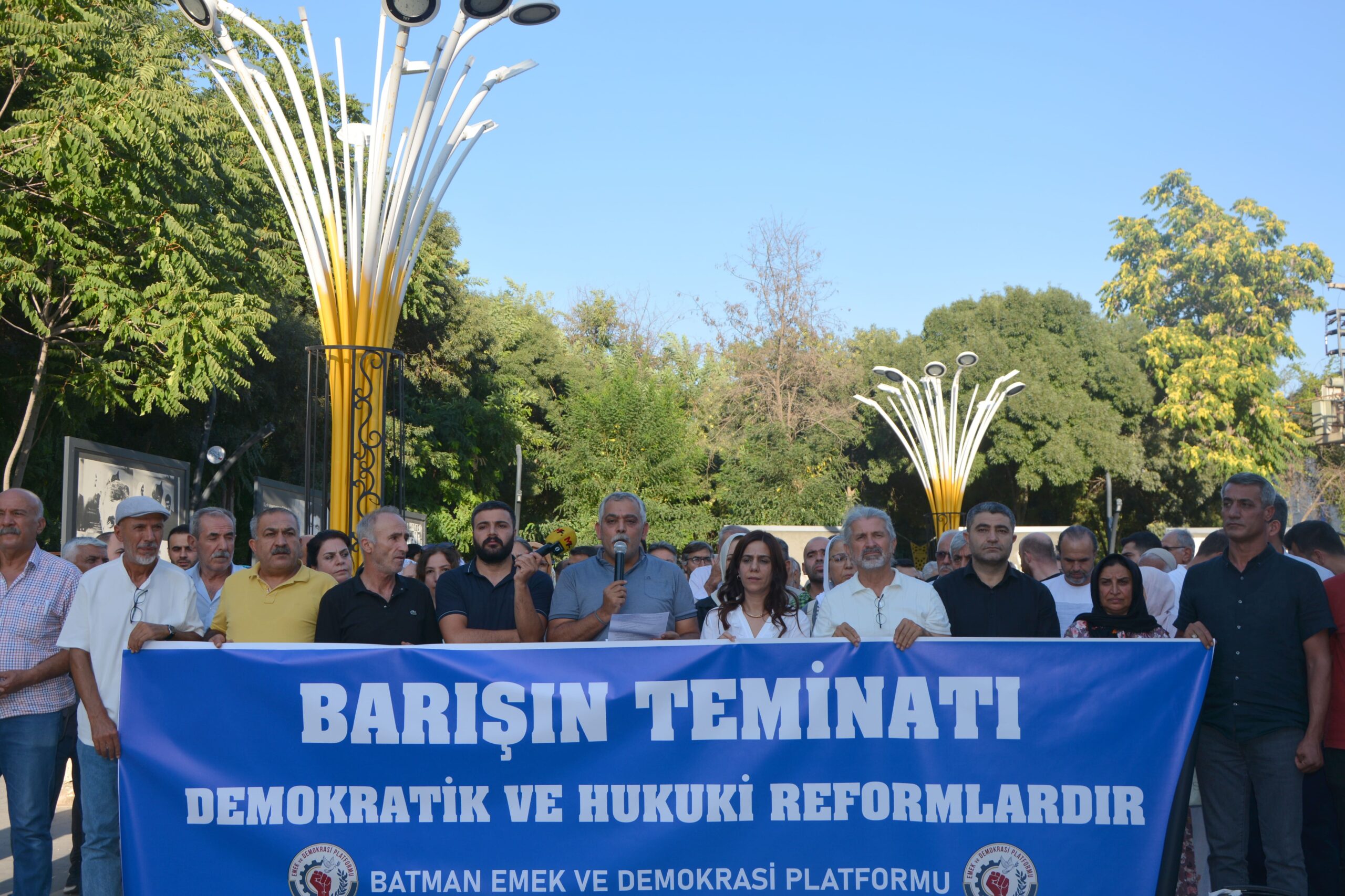 “BARIŞ SADECE SİLAHLARIN SUSMASI DEĞİL”