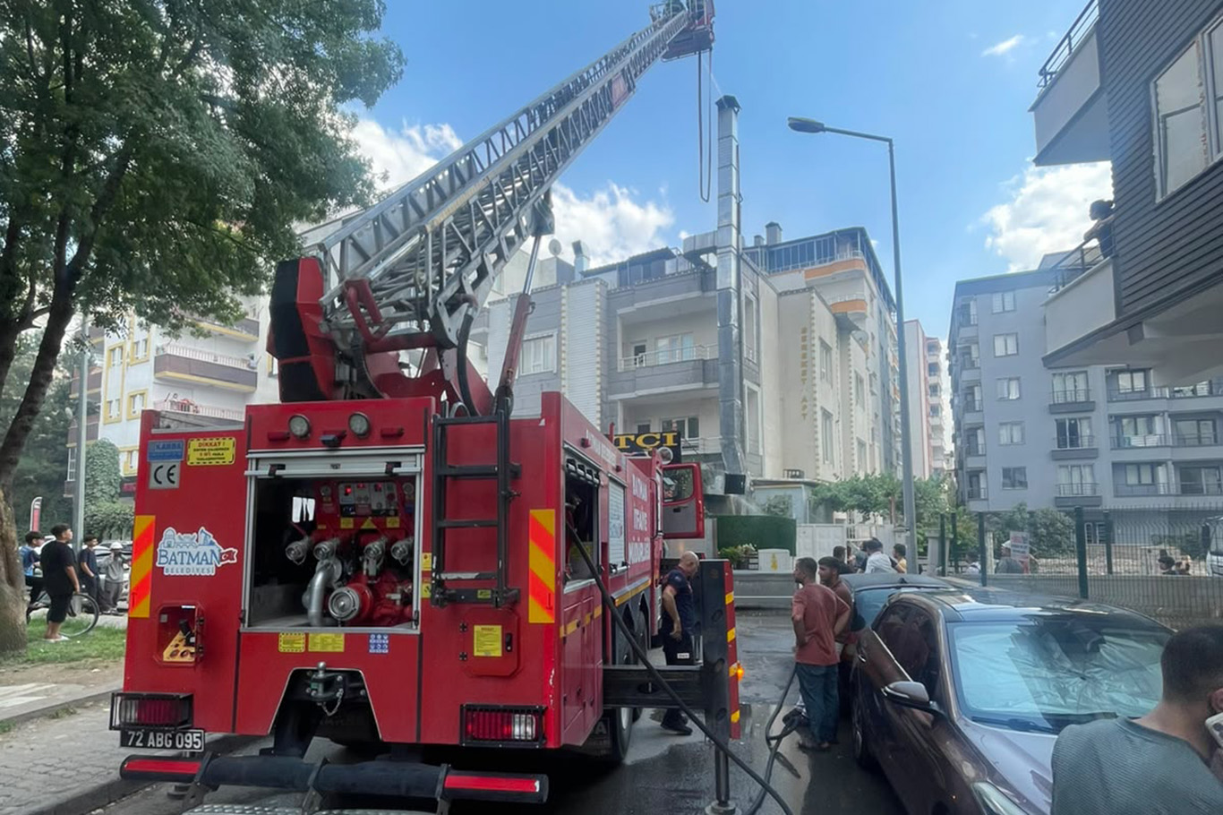 Bacadaki yangın paniğe neden oldu