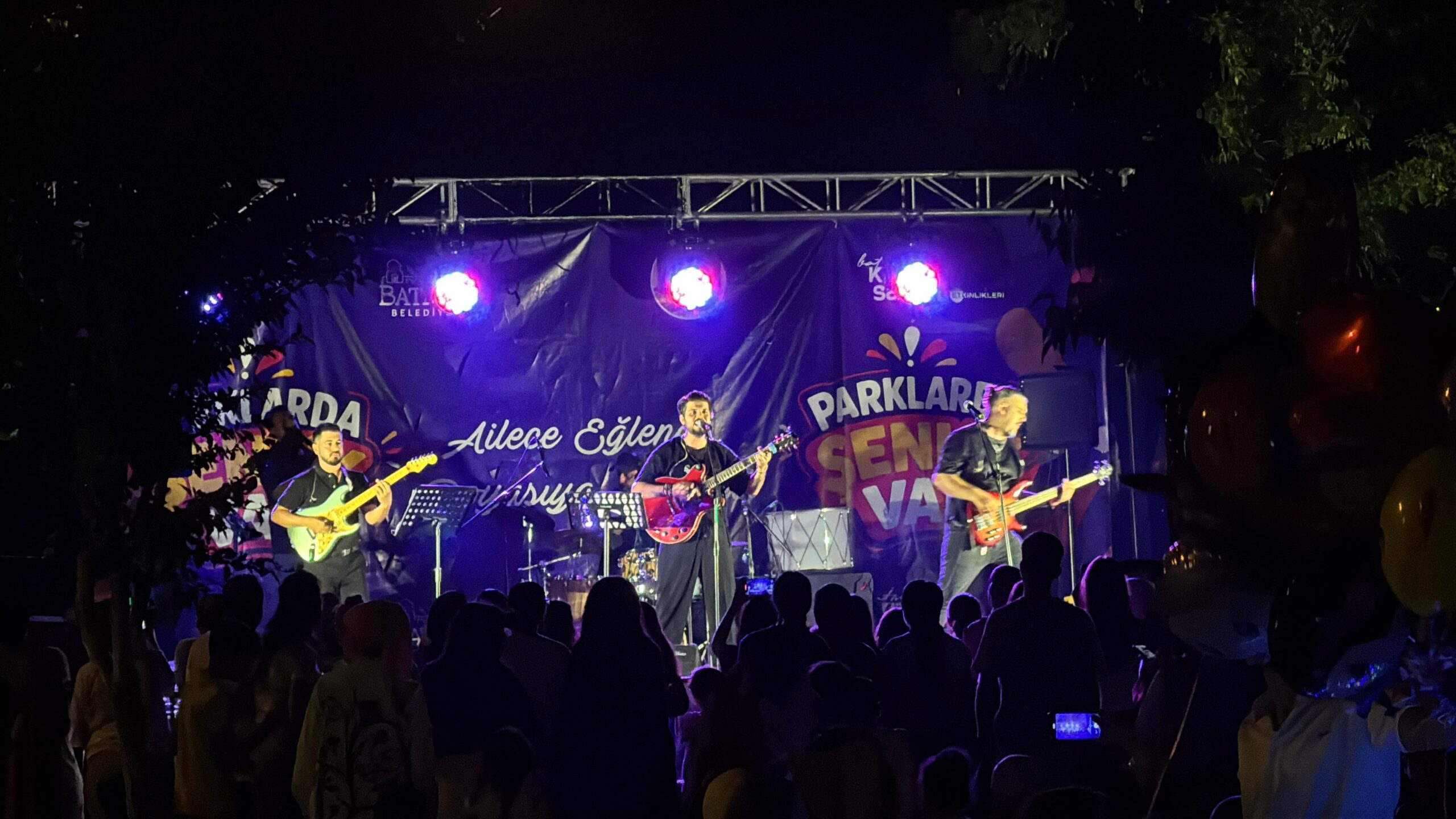 Belde mahallesinde Rock rüzgarı esti