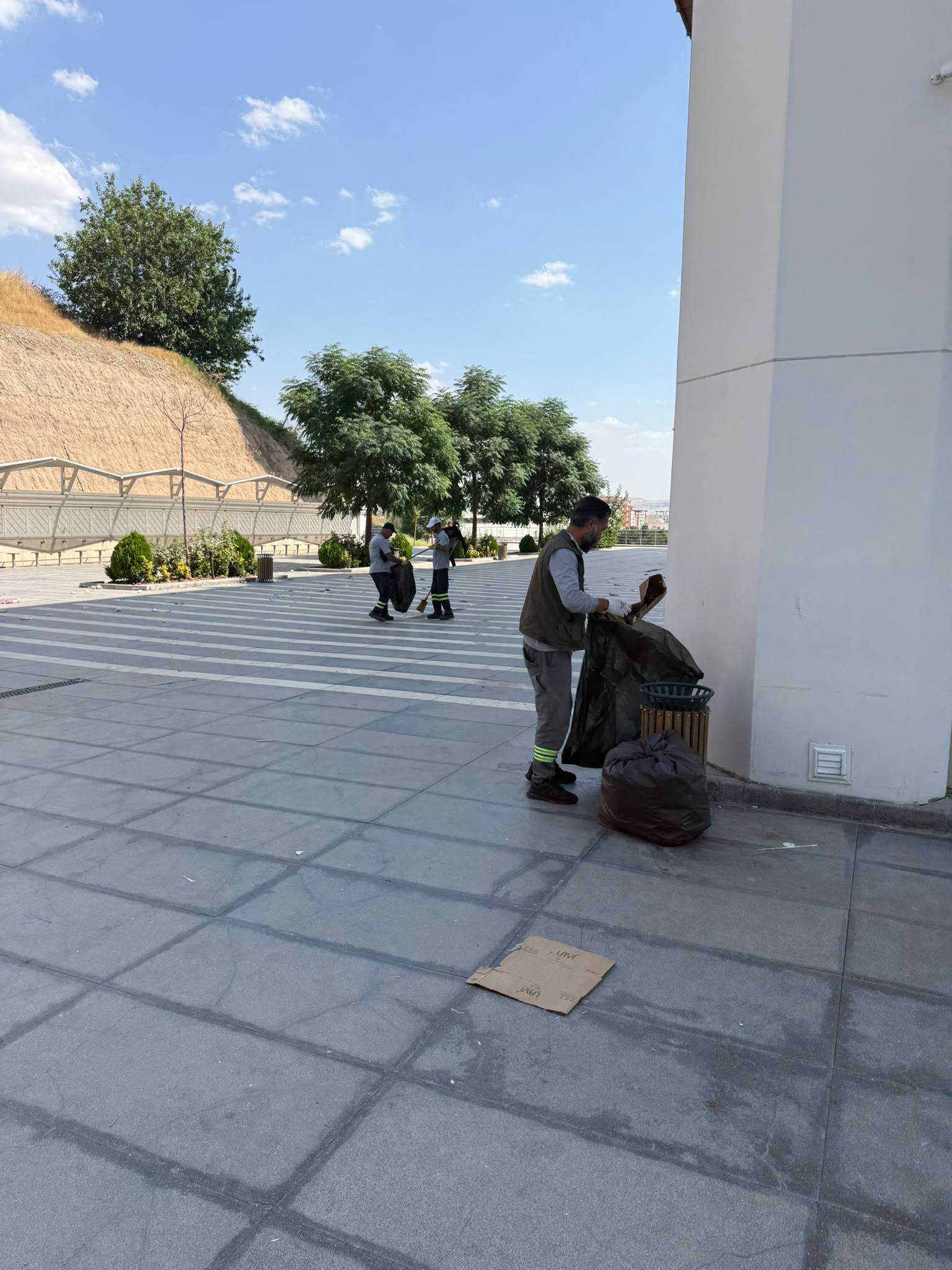 Günde 400 ton çöp toplanıyor