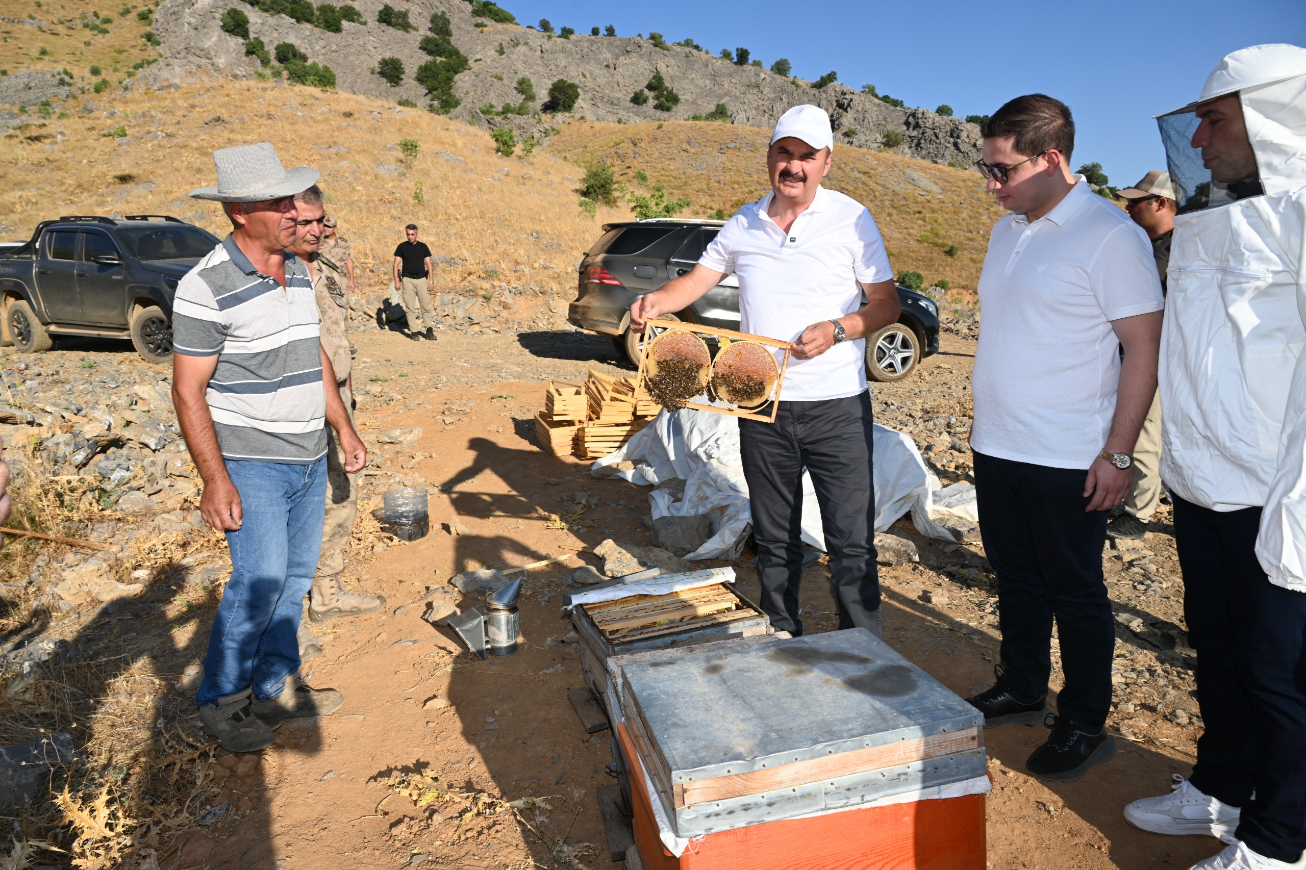 Helkıs Dağı’nda ilk bal hasadı