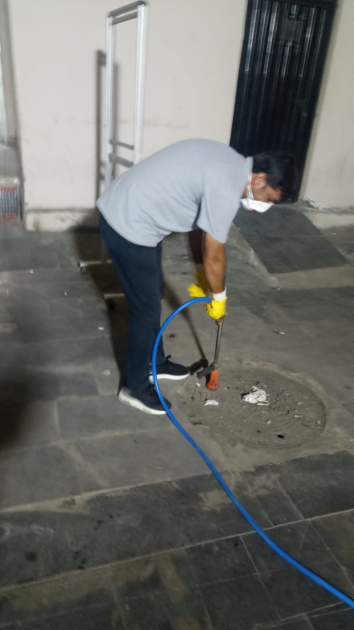 İlaçlama mesaisi sürüyor
