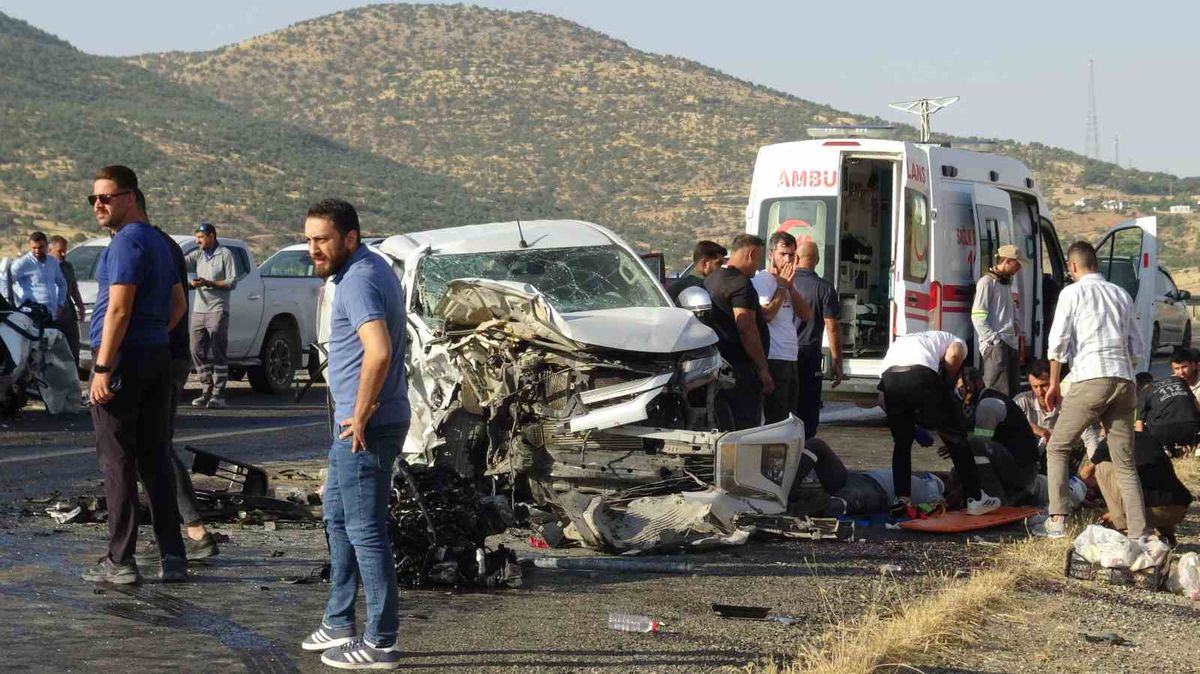 Kafa kafaya çarpıştılar