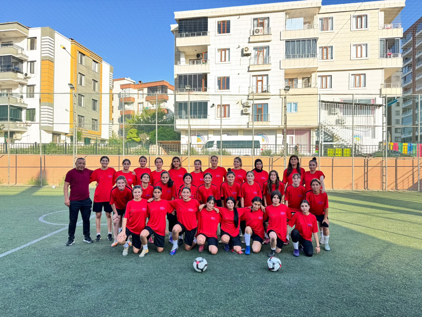 Kızlar futbola damga vurdu