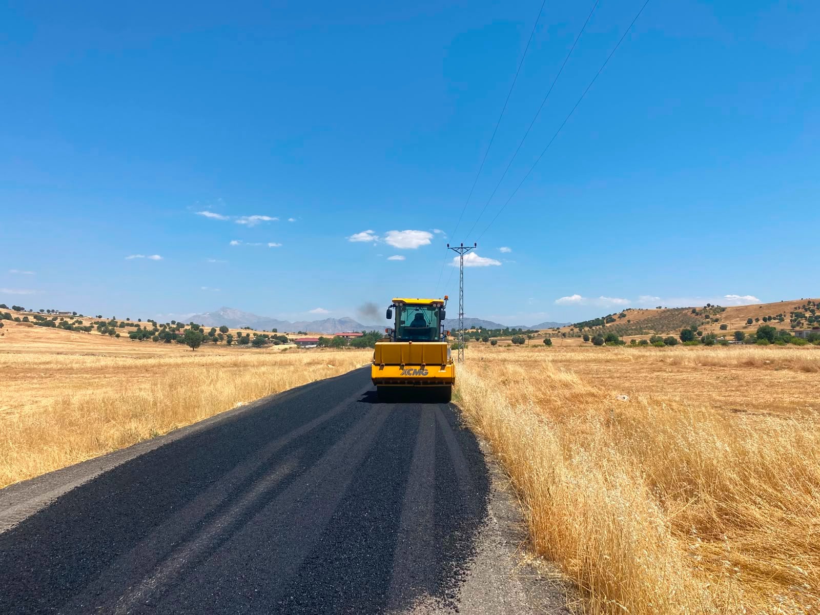 Köy yollarına bakım dokunuşu