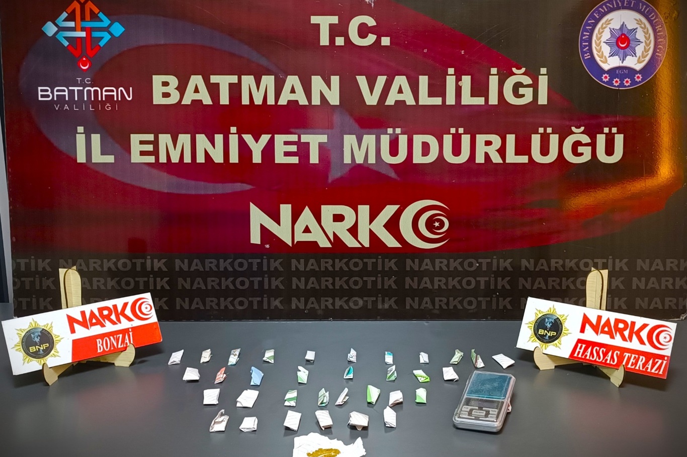 Narkotikten 3 operasyon: 6 tutuklama