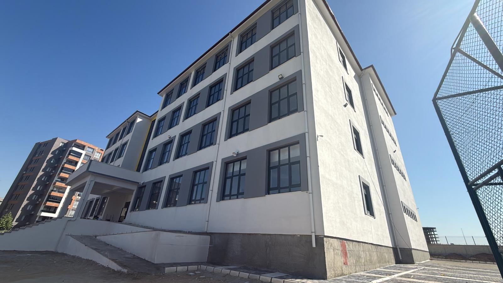 Tilmis ilk ve ortaokulu yeni döneme hazır