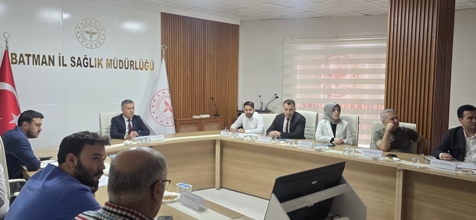 Acil sağlık hizmetleri masada