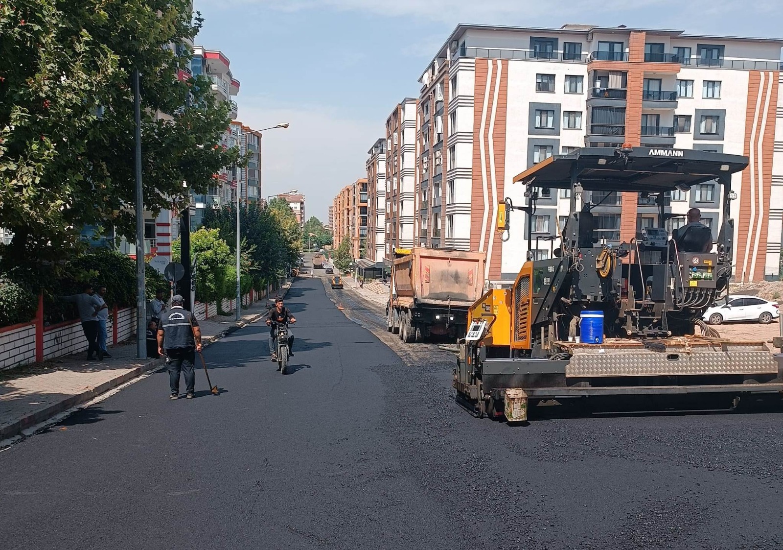 Asfalt ve yol çalışmaları hız kesmiyor