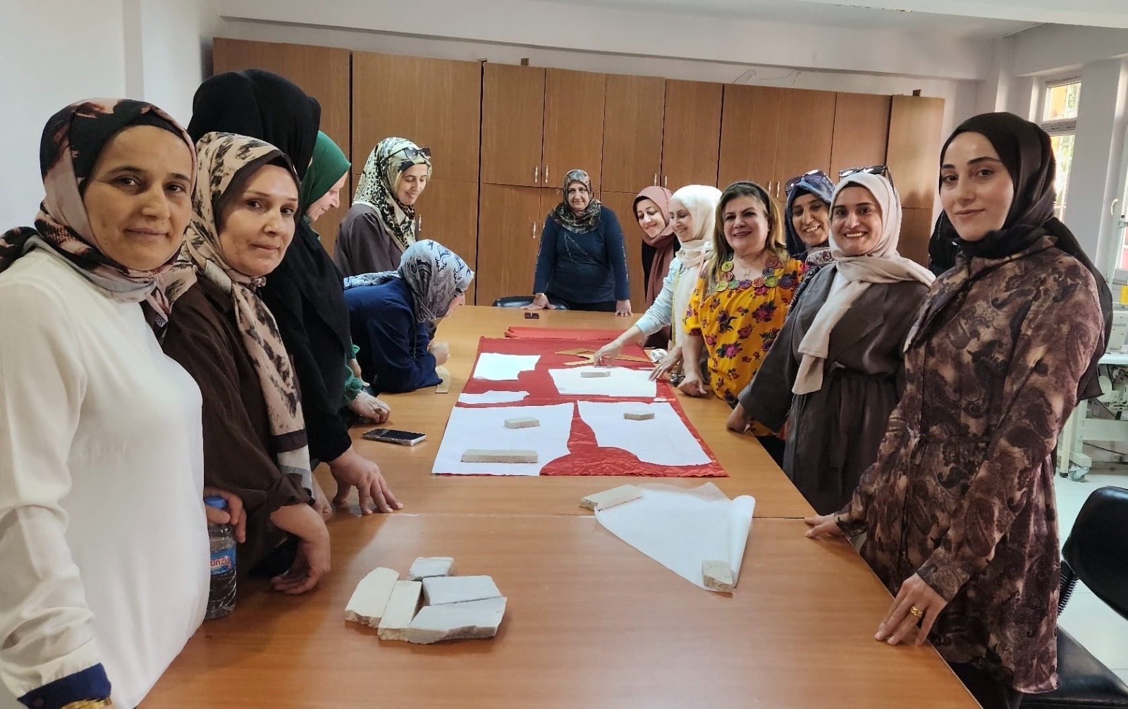 ÇATOM’da kadınların mezuniyet sevinci
