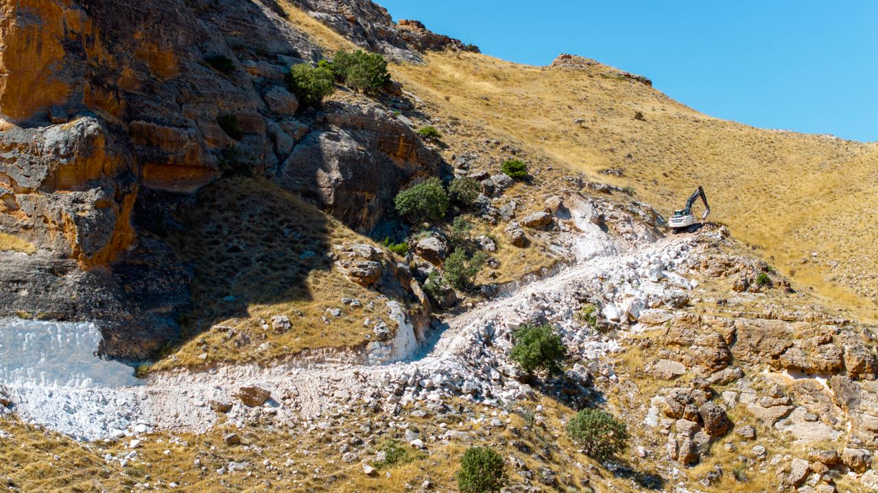Çardaklı’da yol seferberliği
