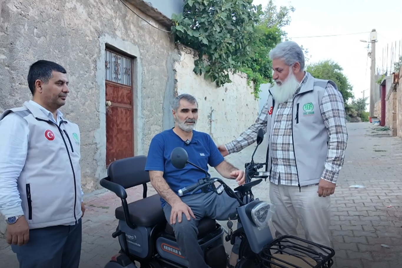 Engelli vatandaşa akülü motosiklet desteği