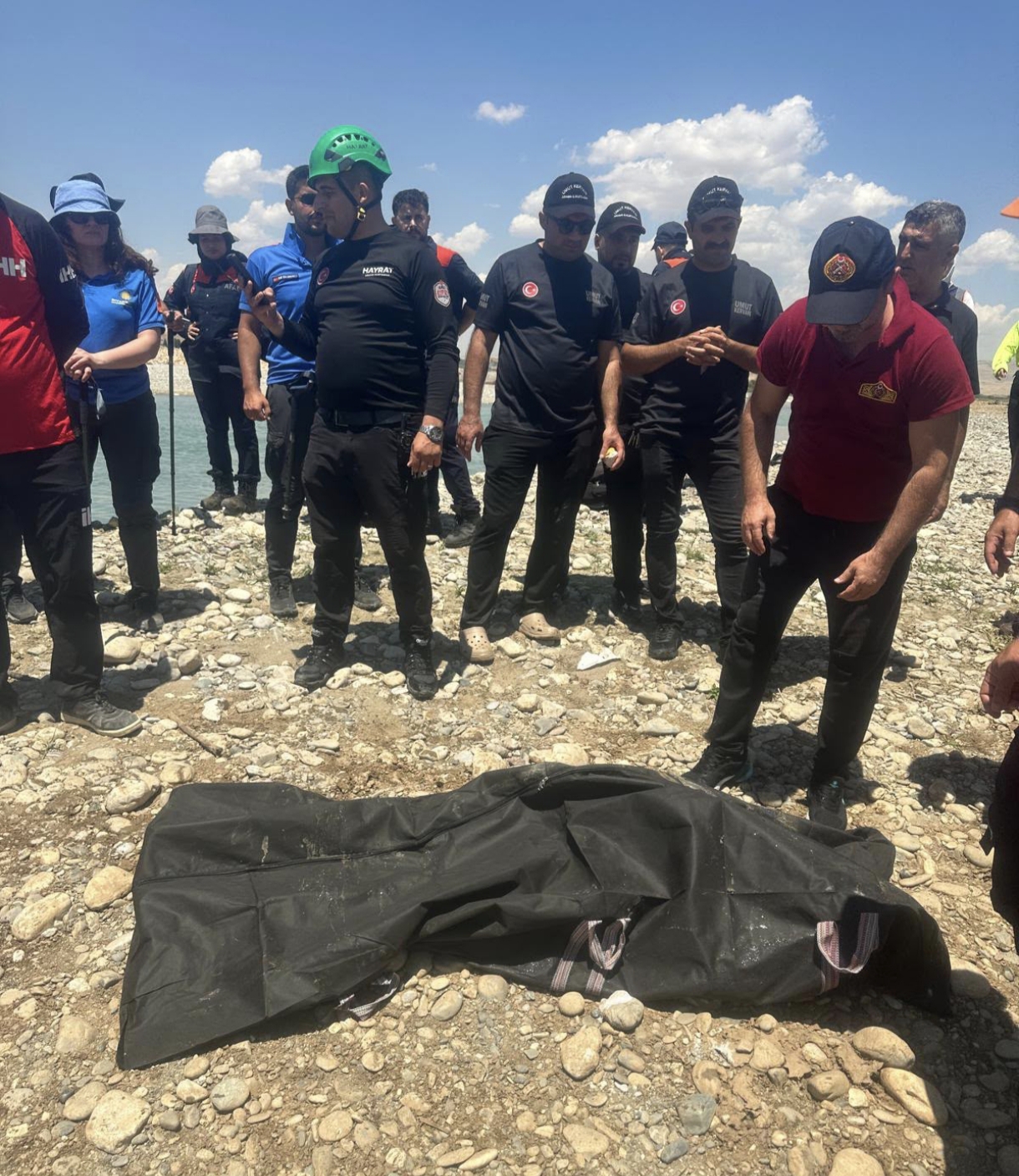 Kardeşini kurtarmak isterken boğuldu