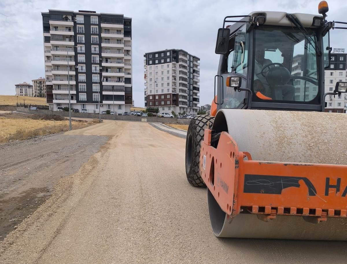 Kent genelinde yol mesaisi