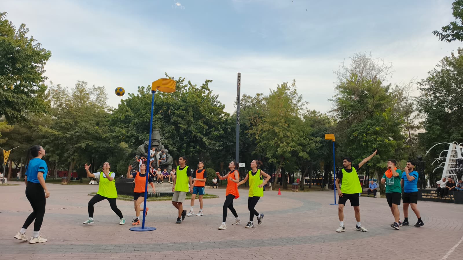 Korfbolda zafer Spor lisesinin