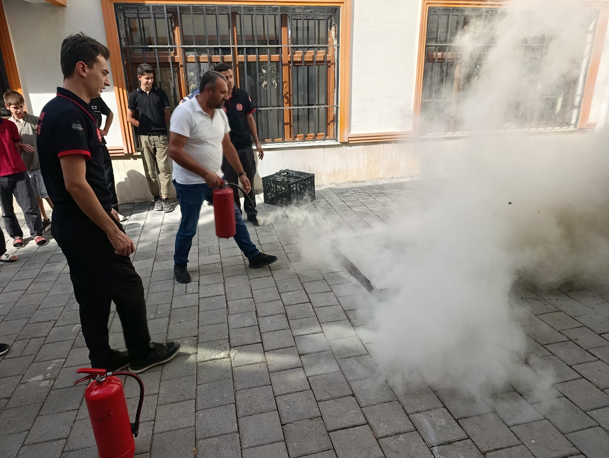 Öğrencilere yangın ve acil durum eğitimi