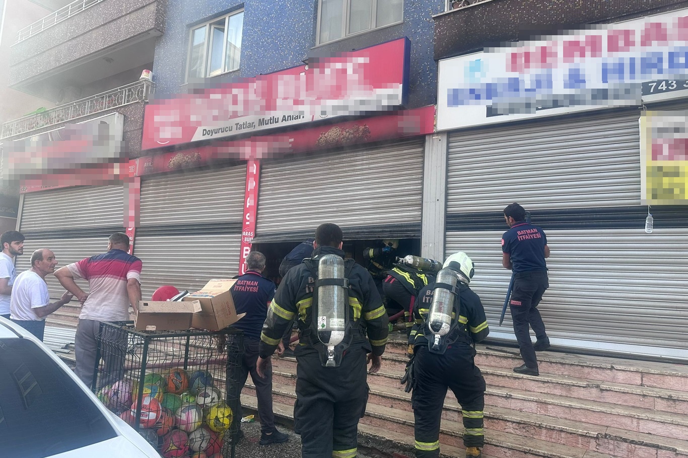 Sabaha karşı büfe alevlere teslim oldu