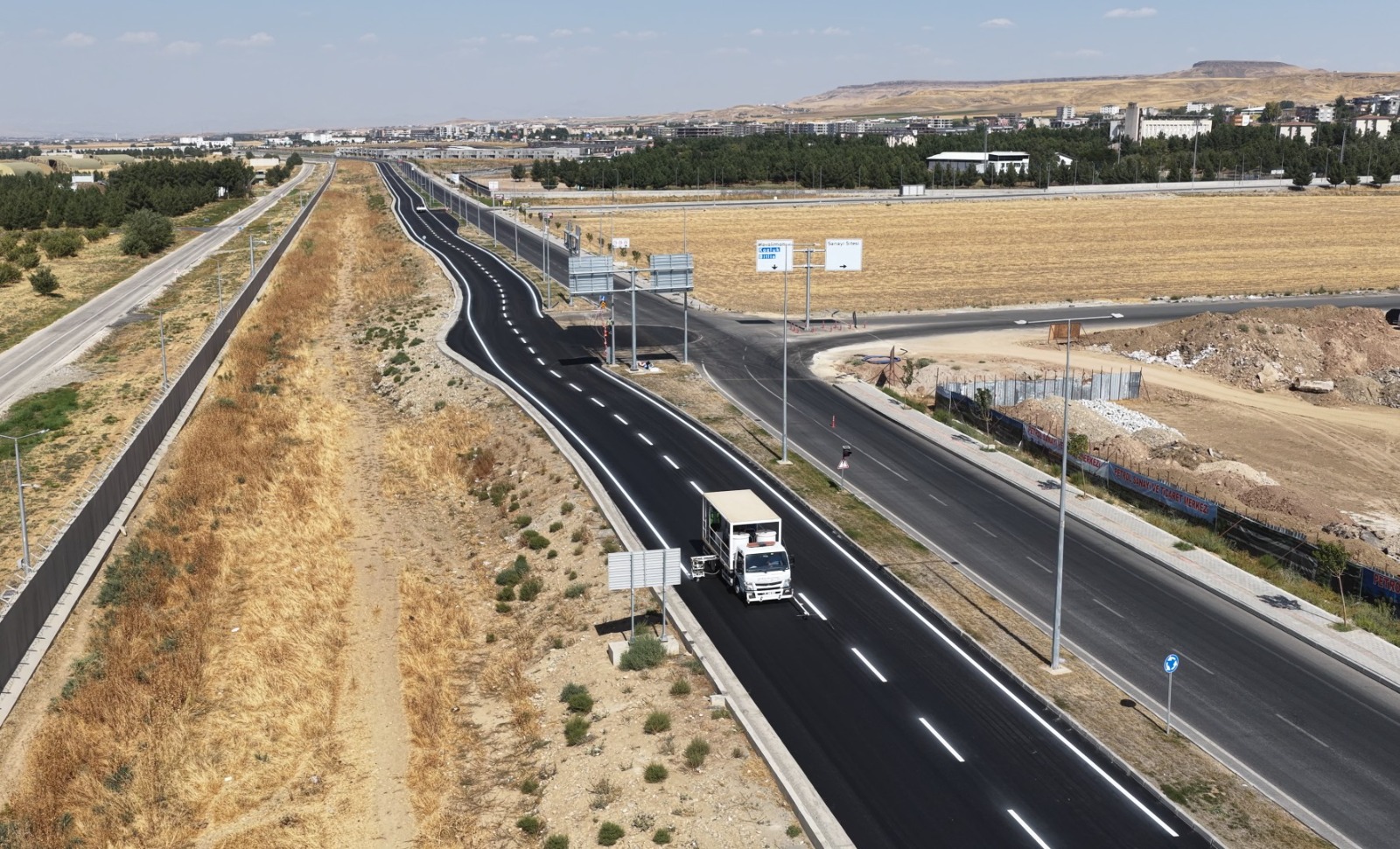 Trafikte güvenlik için çizgiler yenilendi