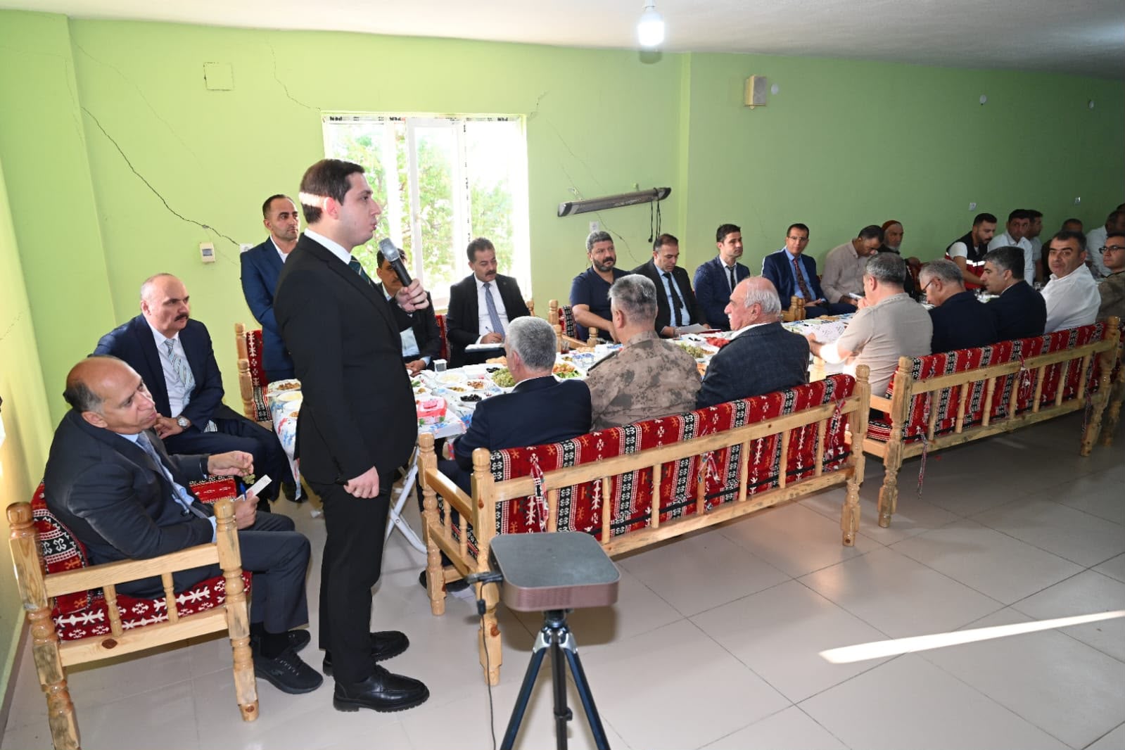Vali Canalp’ten Acar köyüne ziyaret