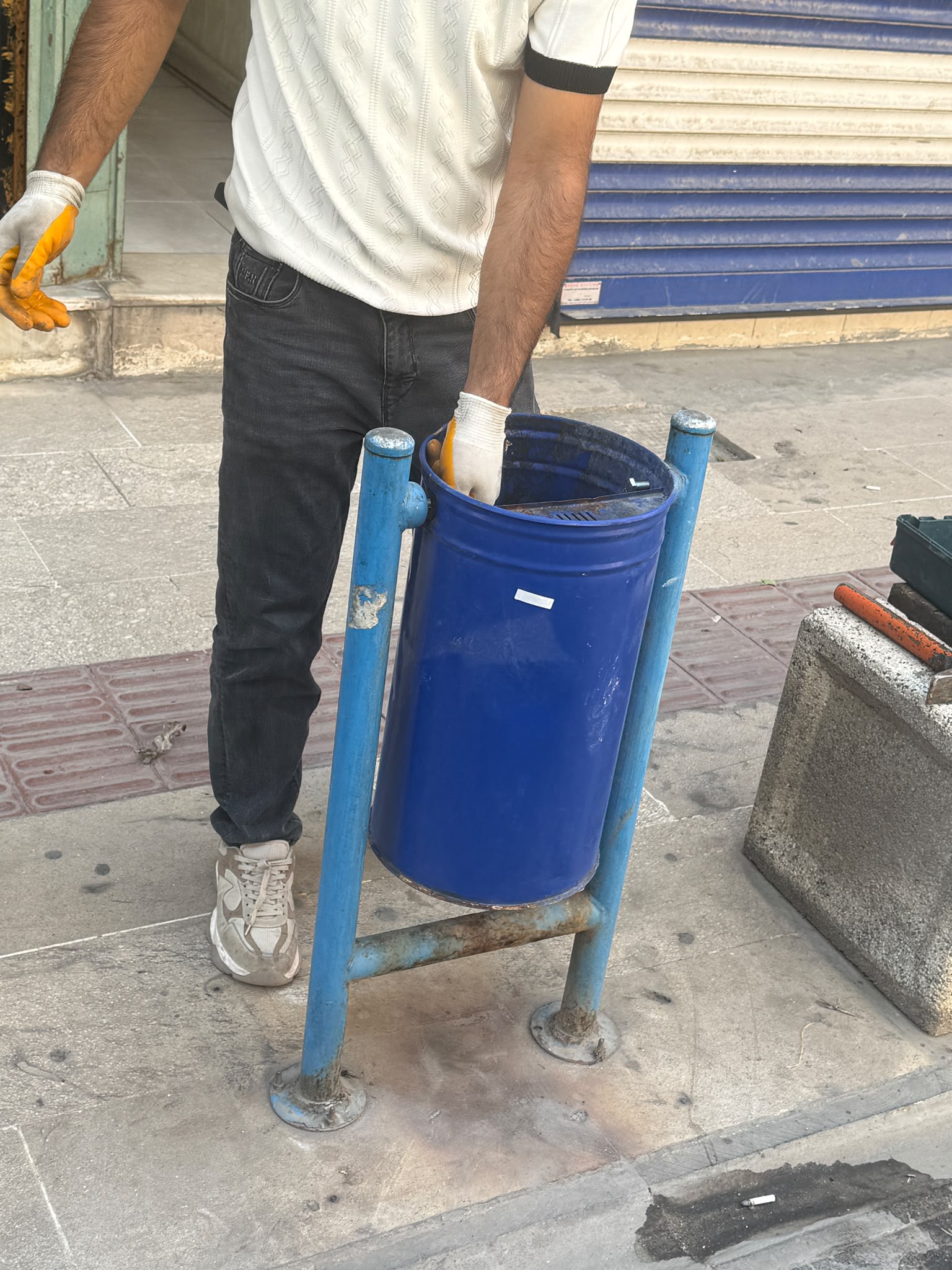 Yıpranan çöp kovaları yenileniyor