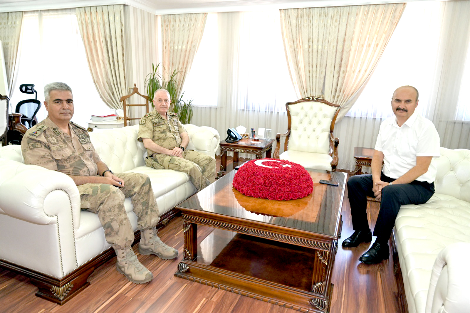 Korgeneral Topçu’dan Canalp’e ziyaret