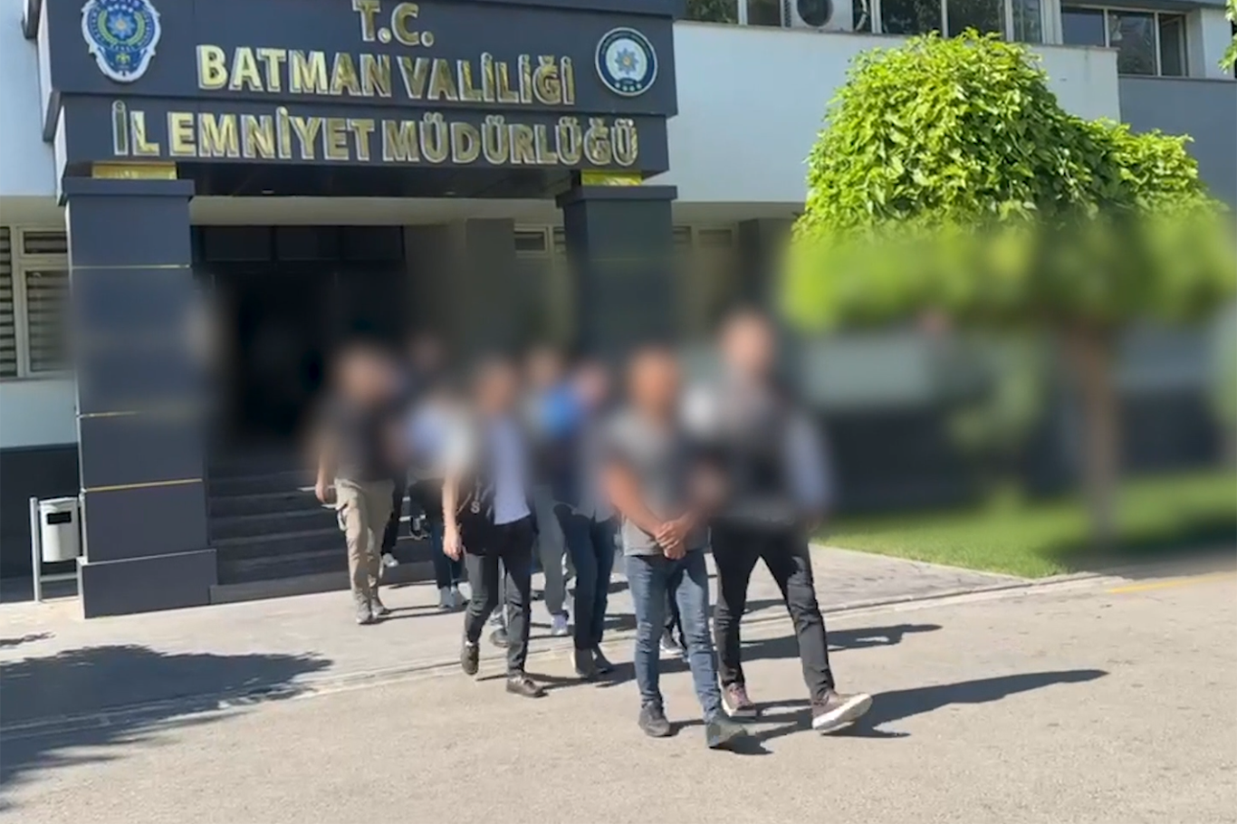 18 Adrese eş zamanlı baskın