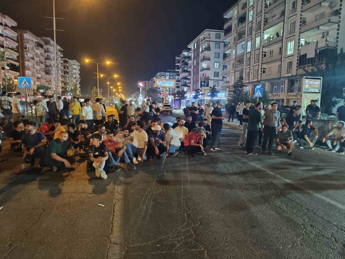 Anne ve oğula otomobil çarptı