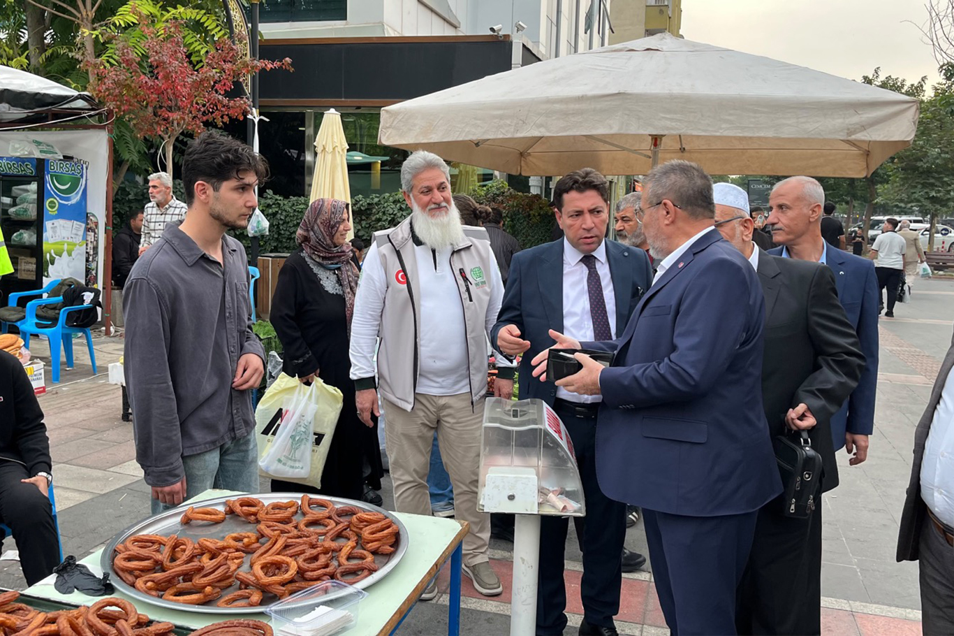 Diyanet-Sen heyeti hayır kermesinde