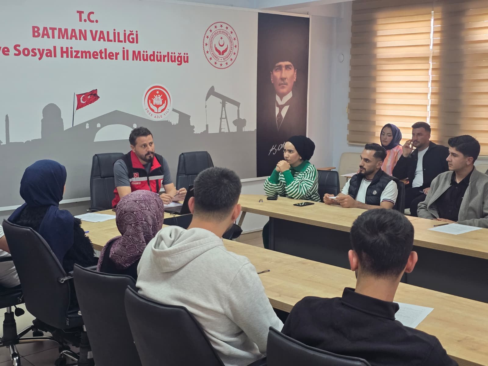 Evlenecek gençlere evlilik öncesi eğitim