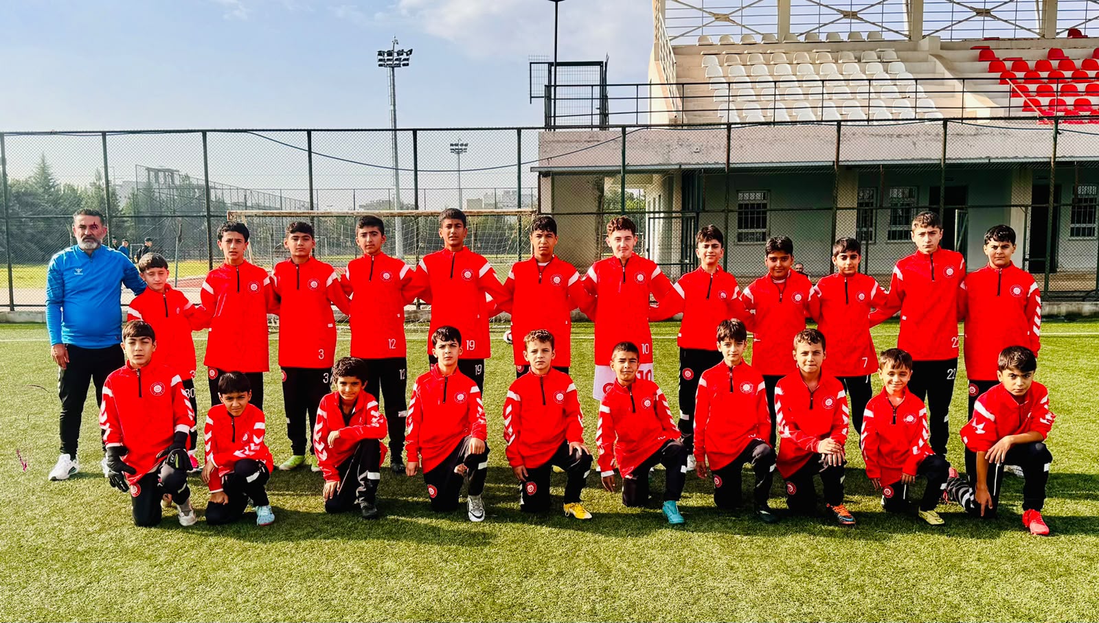 Genç sporculara eşofman desteği
