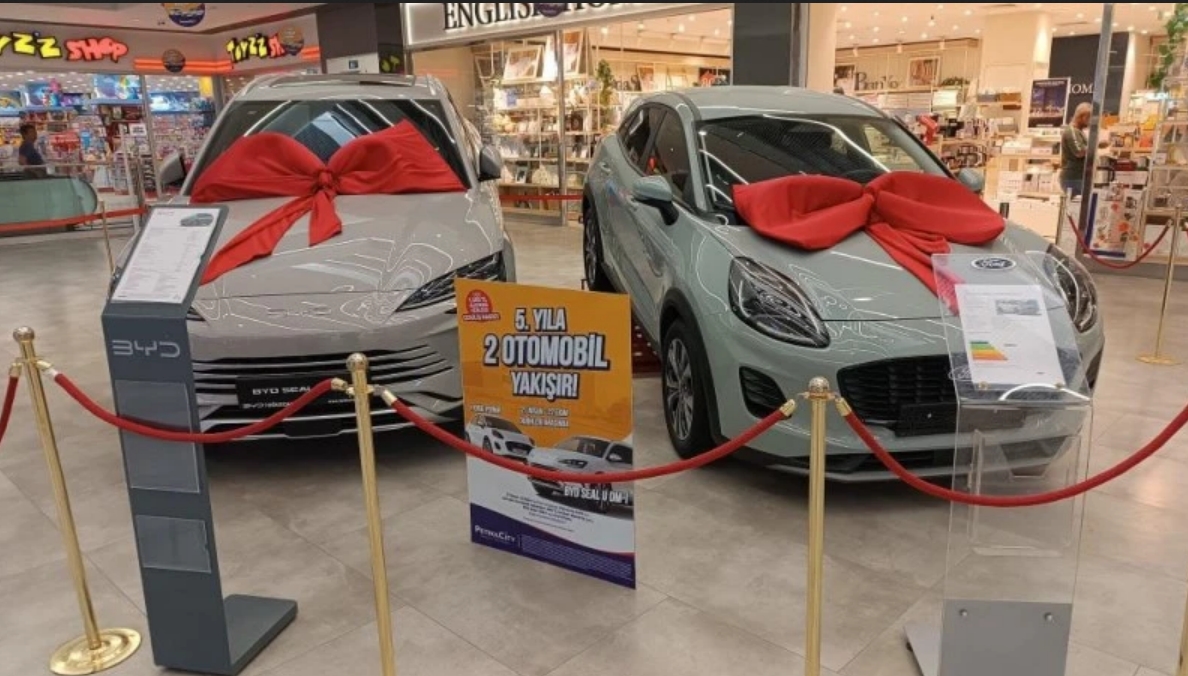 İki otomobil sahibini buluyor