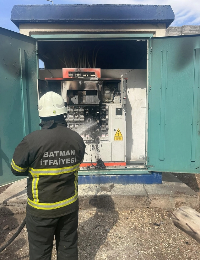 İki trafo kabininde yangın