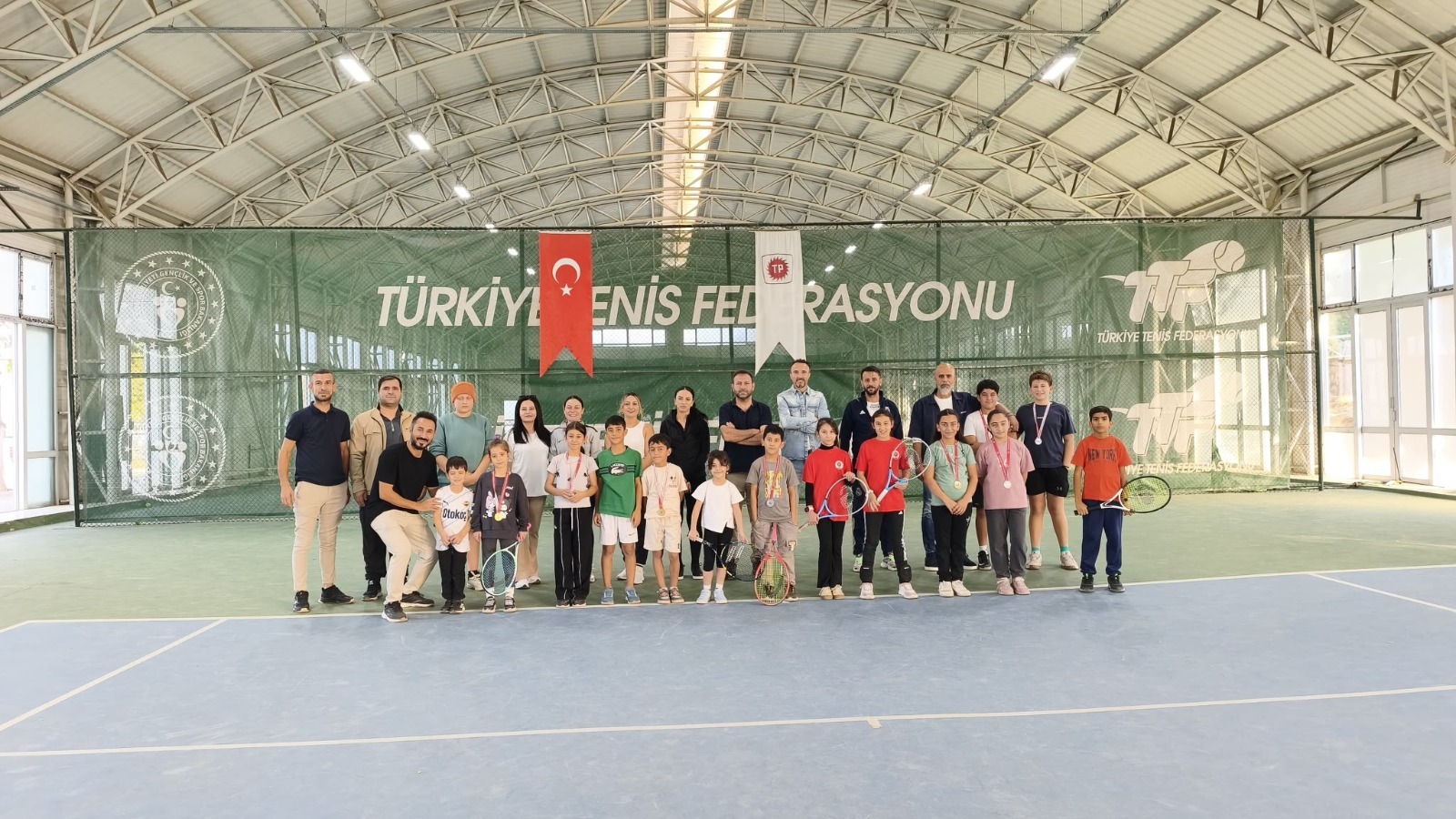 Kortlarda 200 sporcu yarıştı