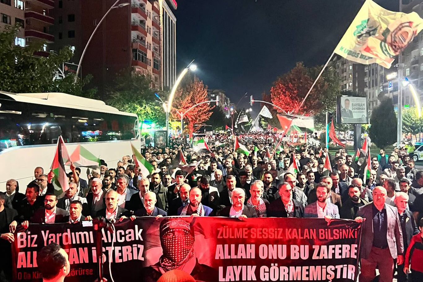 ON BİNLER GAZZE İÇİN TEK YÜREK